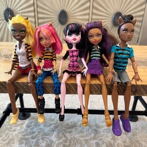 Monster High Dolls Lot 5 A Pack of Trouble Wolf Family & Draculaura 2013 Mattel